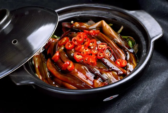 石锅煲类火锅川菜特色菜密宗鳝段煲 石锅煲类火锅川菜特色菜密宗鳝段煲