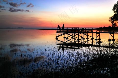 黄昏码头景色