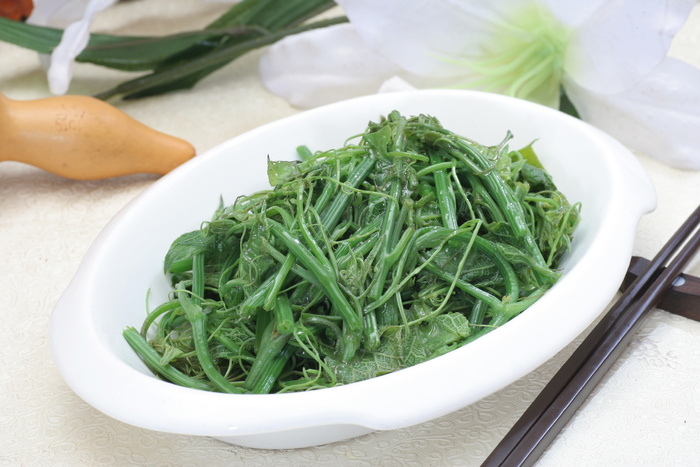 山胡椒油炝瓜尖