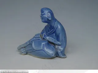 传统工艺-蓝色的济公和尚瓷器