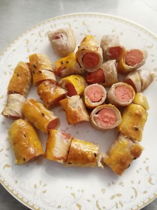 脆皮火腿酥实拍小吃素材