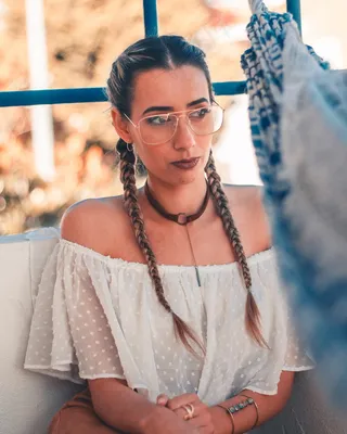 两股麻花辫发型图片