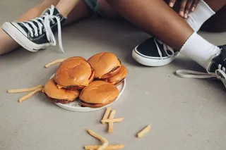 黄色美味汉堡摄影素材