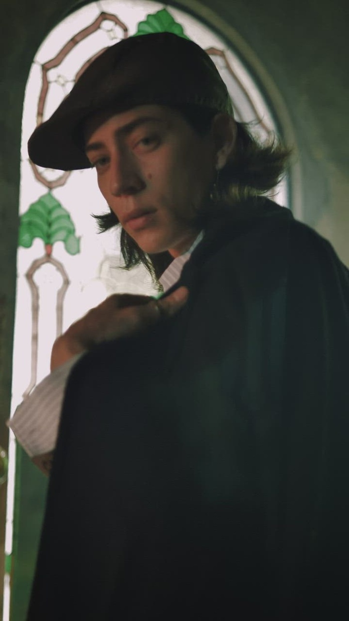 老时尚人在旧地方建模