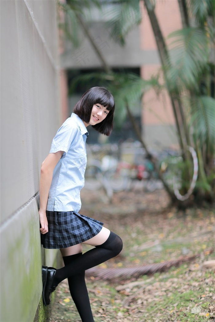 女学生制服短发美女蔡谨卉摄影图