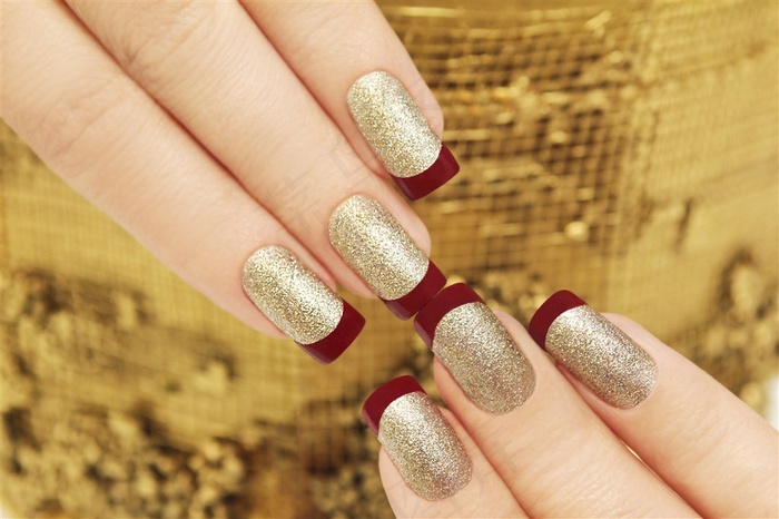 金色的漂亮美甲