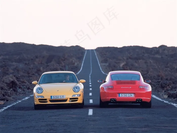 保时捷911 Carrera行驶中的保时捷