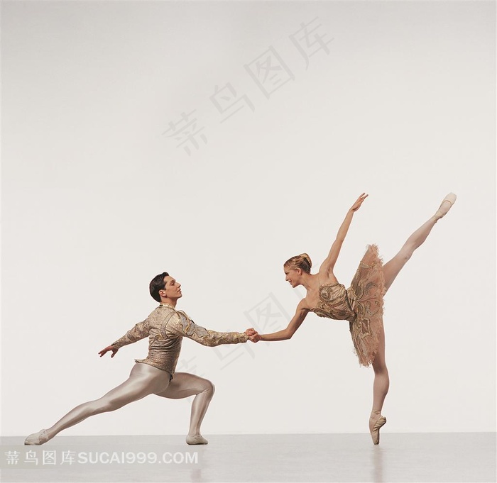 跳着芭蕾舞的男女特写
