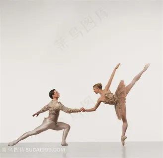 跳着芭蕾舞的男女特写