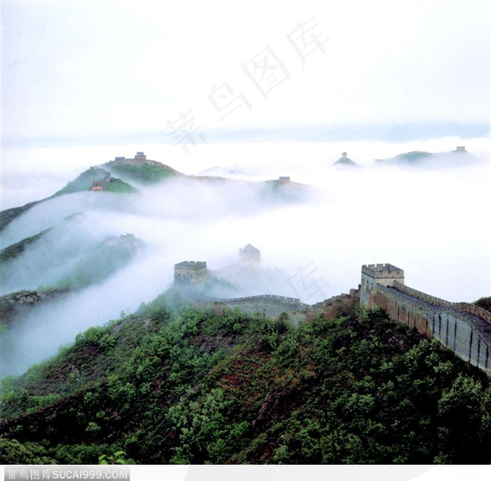 云雾缭绕的万里长城