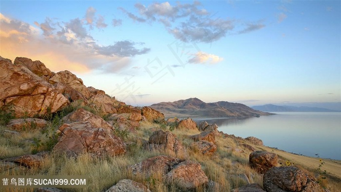 湖畔山脉风景画壁纸