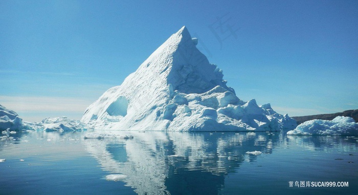 海上冰山图片