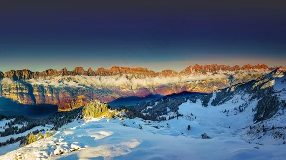 雪山峰顶美景图片 雪山峰顶美景图片