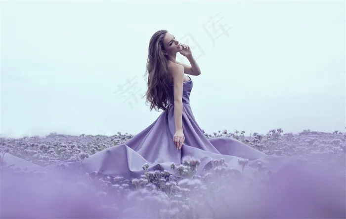 紫色唯美欧美女性侧面摄影