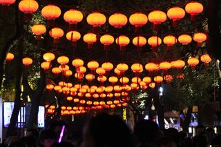 大街上的红灯笼