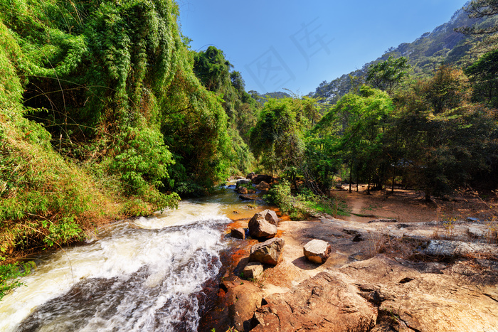湖 草坪 蓝天 乡村 风景 摄影 旅游摄影 国内旅游 