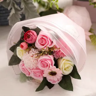 简约情人节小清新送女友鲜花玫瑰特写