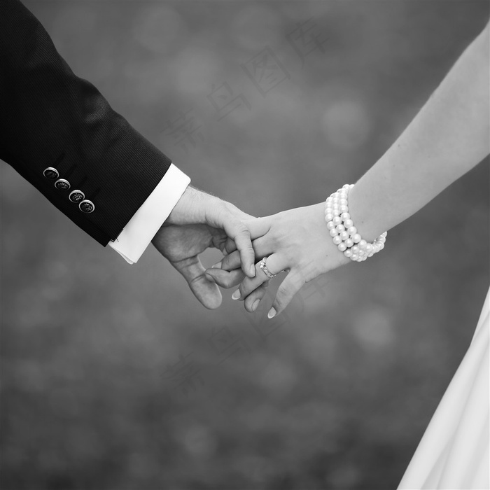 婚纱照情侣牵手图片