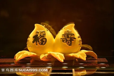 黄金寿桃摆件