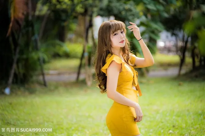 黄色裙子美女图片