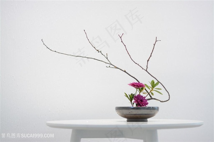 插花花艺文艺花放在桌上的背景