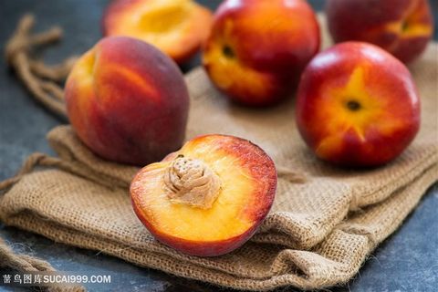 美味的水蜜桃水果高清图