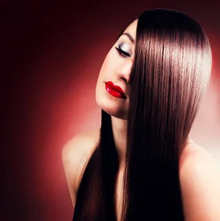 性感红唇直发美女图片