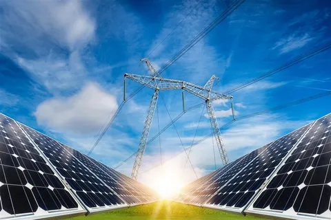 输电线路塔与太阳能板摄影高清图片 输电线路塔与太阳能板摄影高清图片