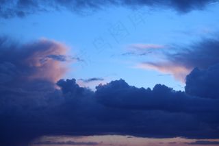 云层密布图片