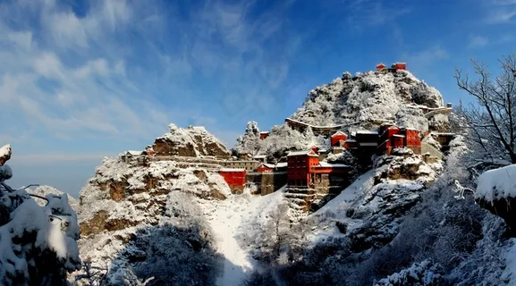 武当山金顶 下雪