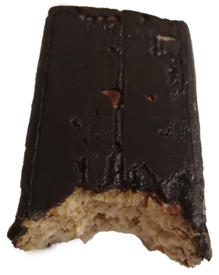 巧克力夹心威化可可脂涂层饼干切开即食免抠实物实拍摄影元素素材