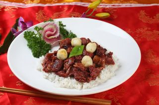 鸽蛋烧牛腩18元