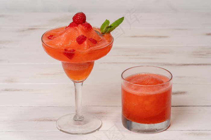 美味夏天清凉果汁饮品摄影照片