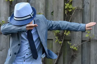 害羞商务男人照片