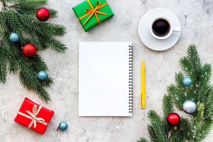 圣诞节垂直画幅场景圣诞装饰圣诞球笔记本跟咖啡(98)