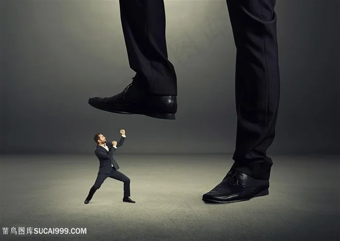 商务被脚踩挣扎的表情图片