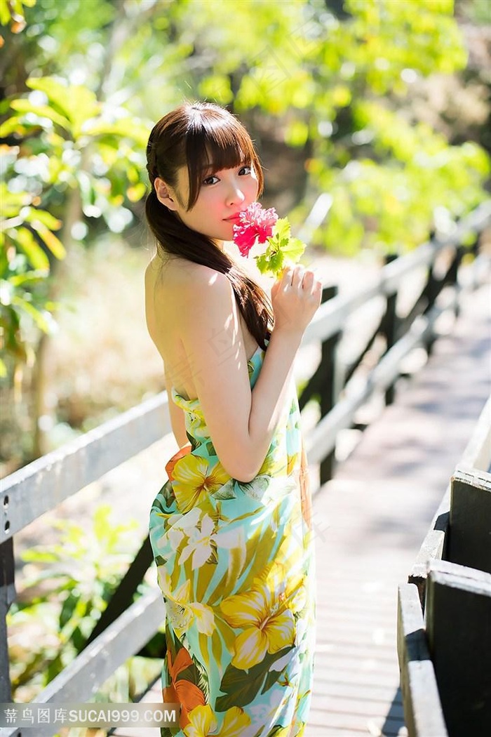 超清日本美女户外写真图片