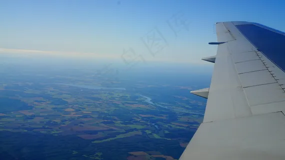 高空机翼图片 高空机翼图片