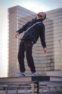 运动休闲风男人图片 运动休闲风男人图片