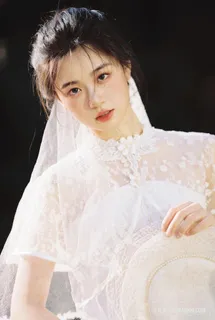 气质亚洲洋装女子图片