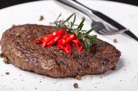 西餐美味炭烤牛排