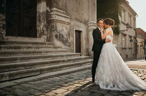 欧洲古镇情侣婚纱照图片 欧洲古镇情侣婚纱照图片