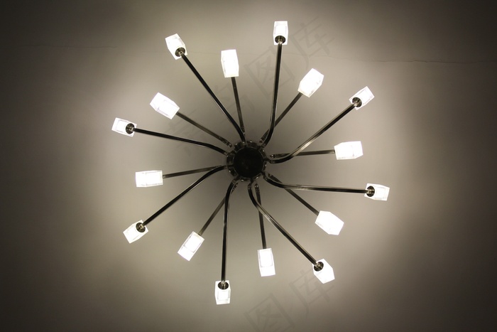 室内枝形吊灯图片