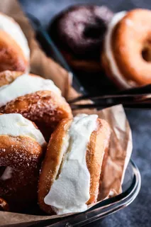 蛋糕店小蛋糕慕斯美食甜品图片