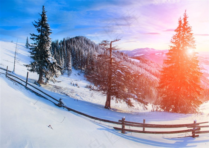 美丽的雪山景色高清图片