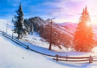 美丽的雪山景色高清图片