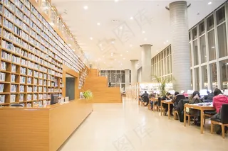 敞亮的图书馆大场景