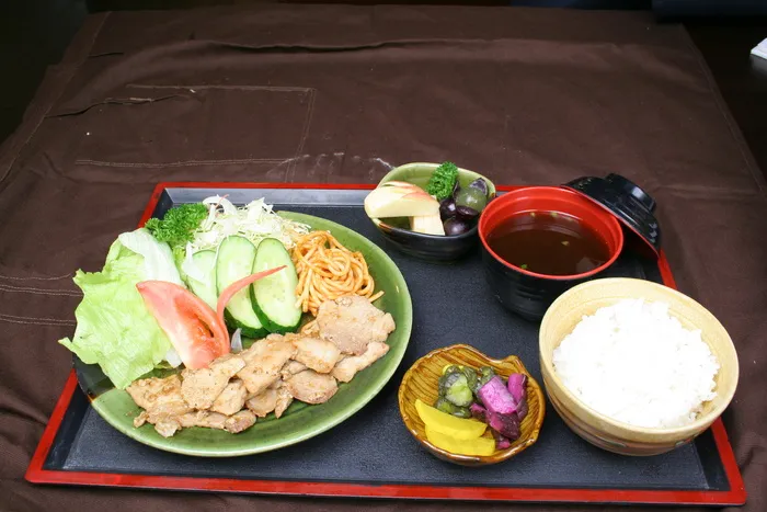  姜汁烧猪肉套餐