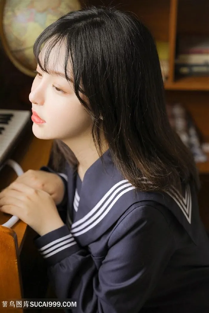 穿着校服的高清美女图片