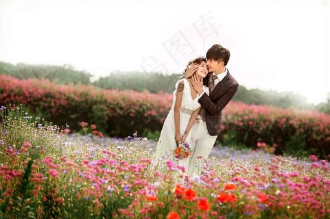 浪漫花季幸福恋人婚纱高清写真